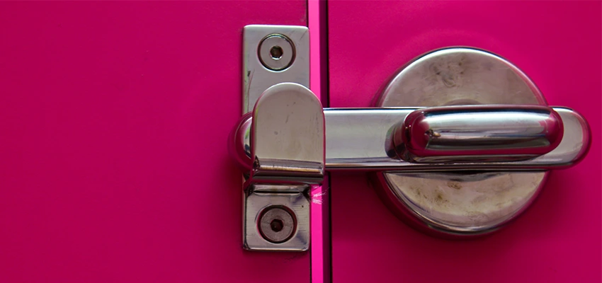 Childproof Gate Lock in Madera Acres, California