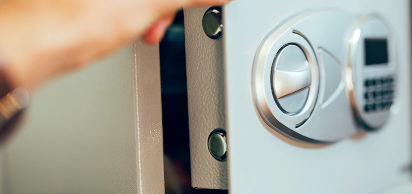 Fingerprint Safe Openers in Madera Acres, CA